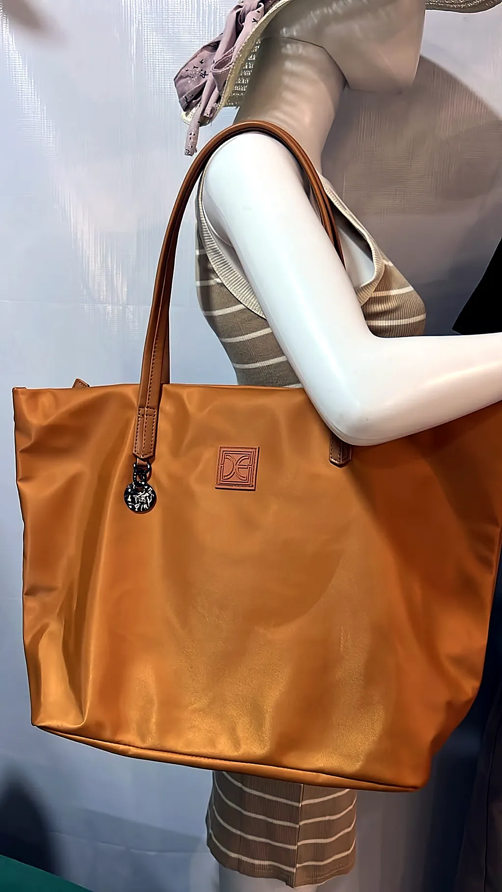 Tote bag grande impermeable — imagen 1