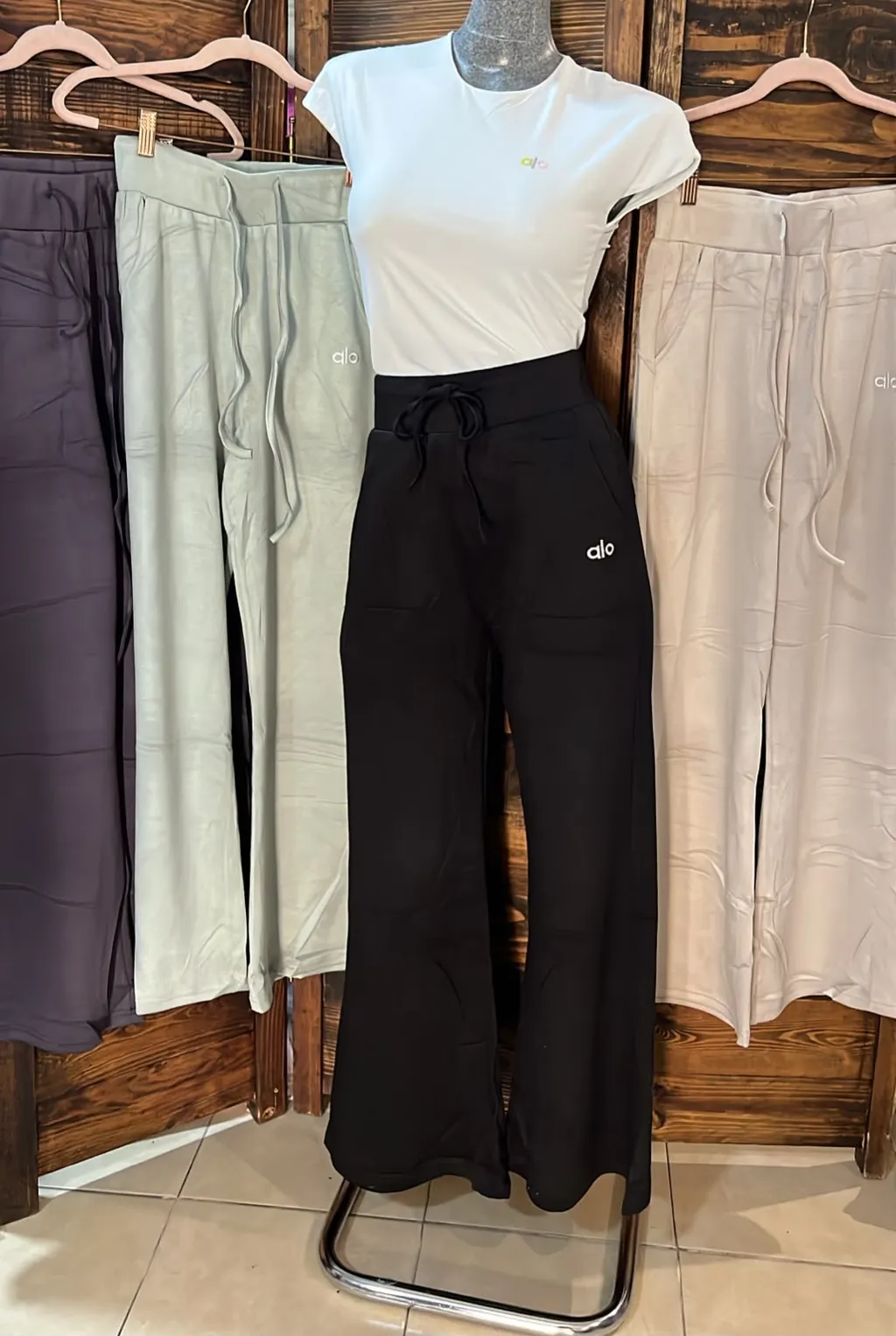 Pantalón tipo alo con bolsas — imagen 1