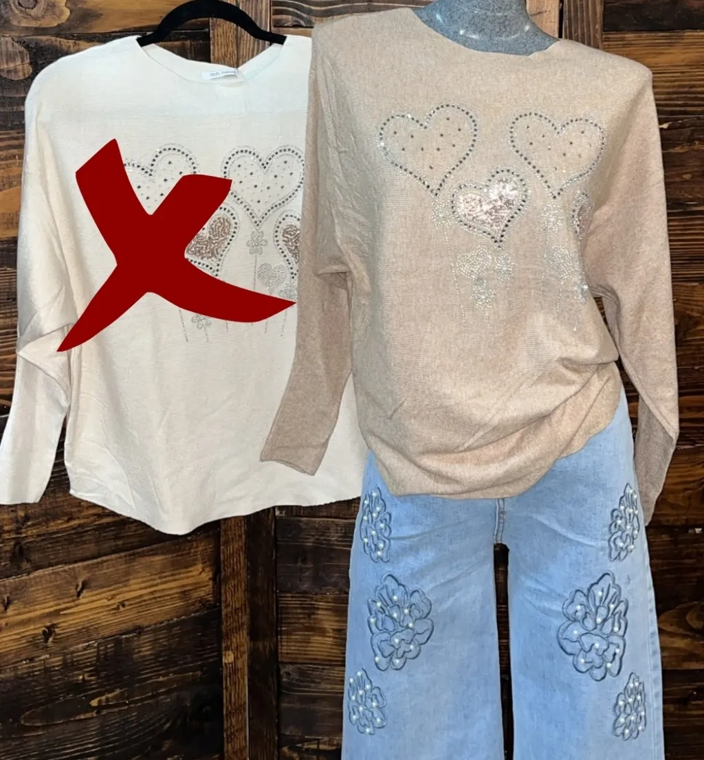 Blusa de punto suave, corte mariposa con aplicaciones — imagen 1