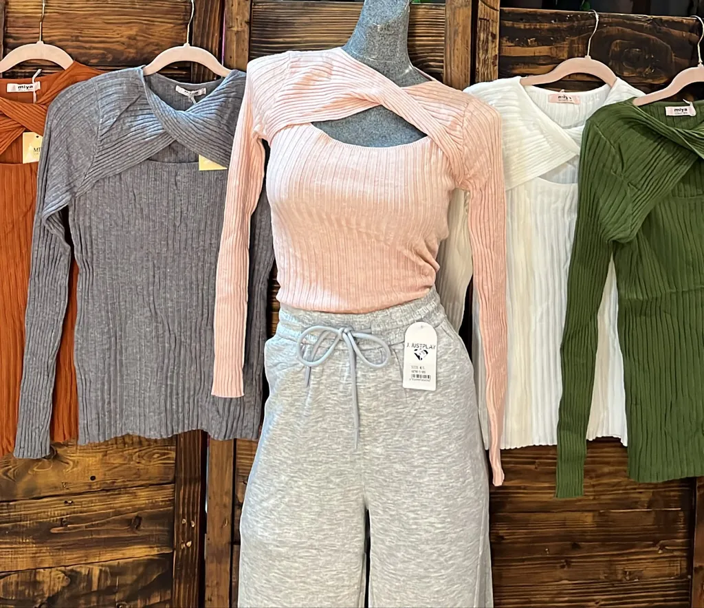 Blusa con 65% algodón diseño en rib — imagen 1