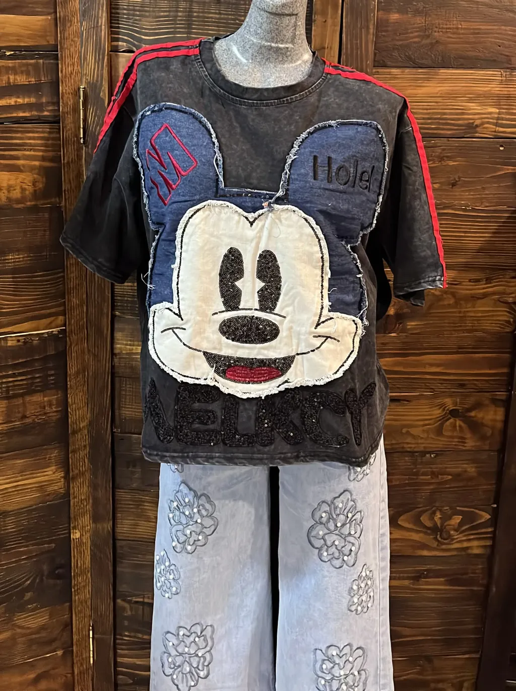 Playera tipo over con aplicaciones — imagen 1