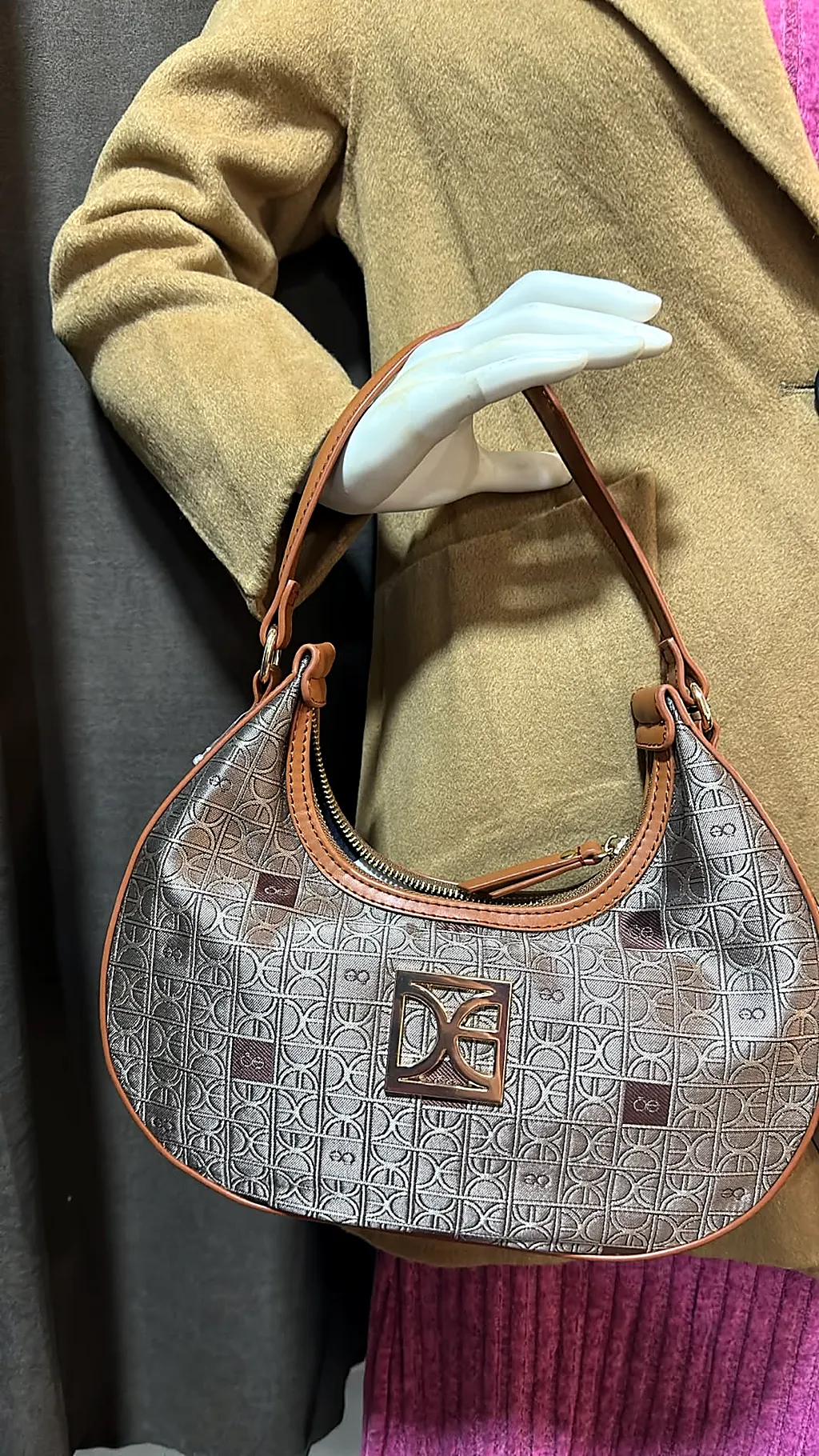 Bolsa con strap para usar como crossbody — imagen 1