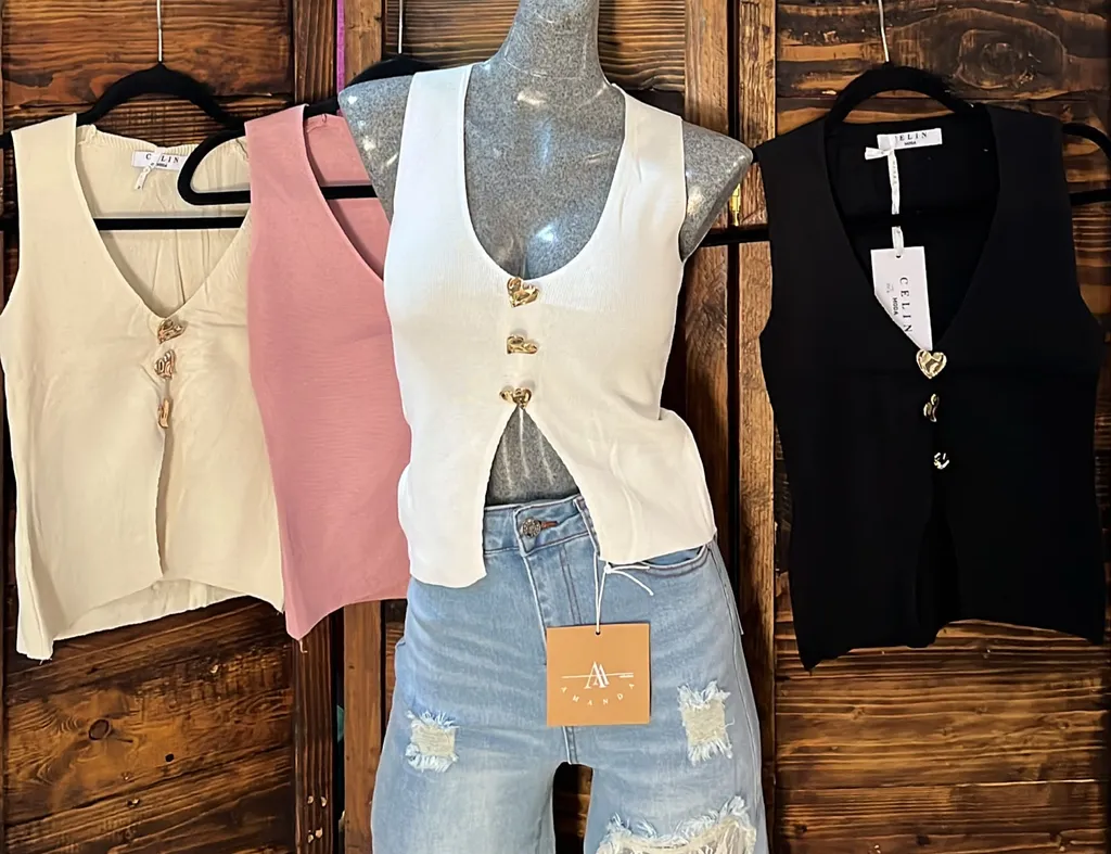 Blusa con 65% algodón diseño con pines de corazón — imagen 1