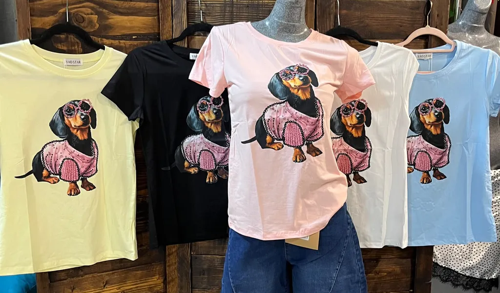 Playera de algodón con estampado y aplicación — imagen 1