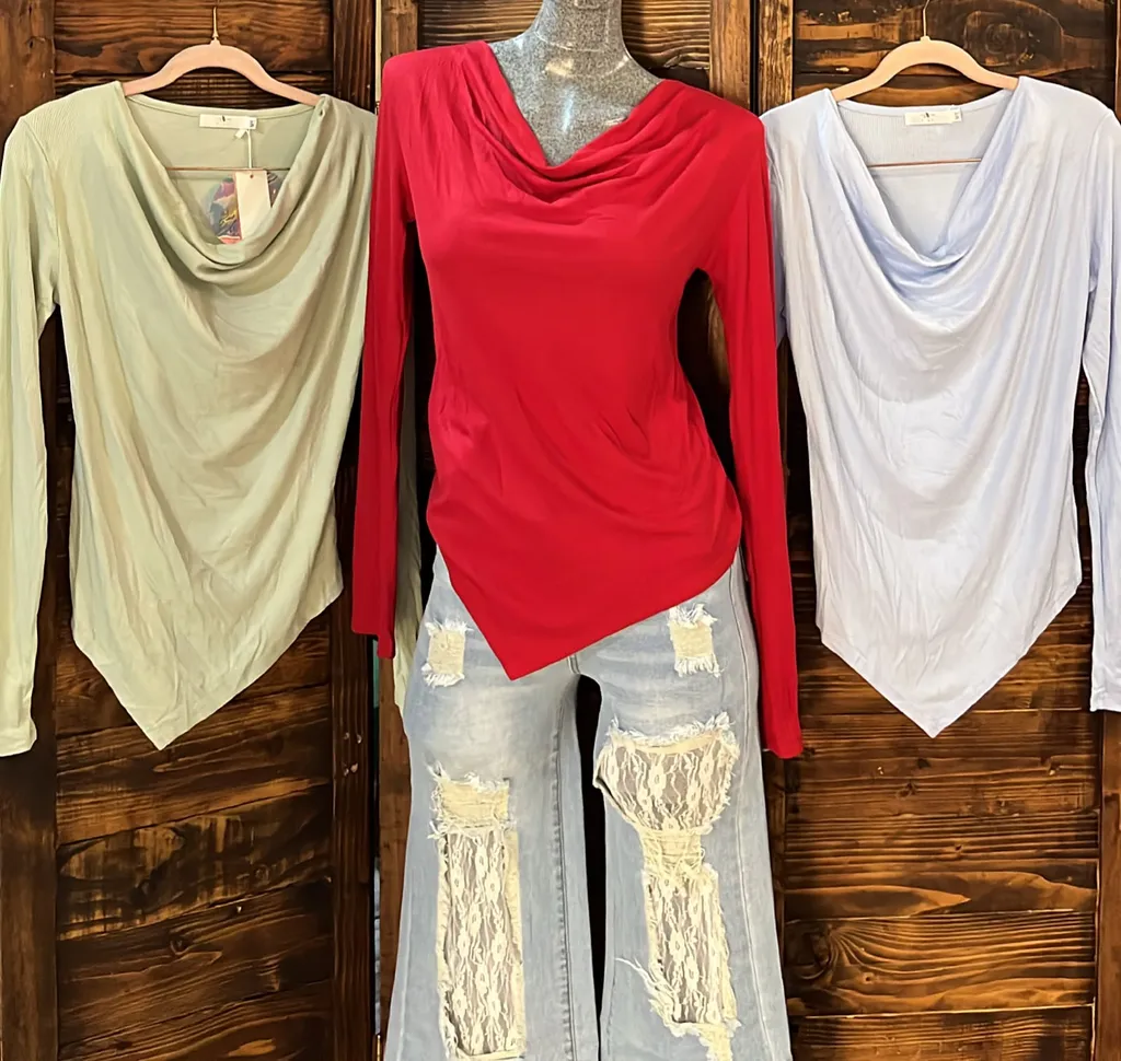 Blusa fresca caída en V colores hueso roja blanca — imagen 1