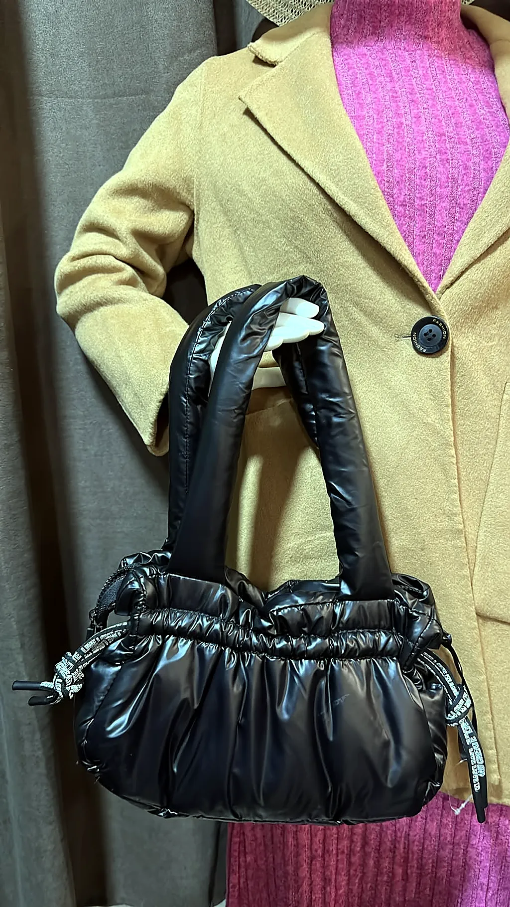 Bolsa tipo puff de mano — imagen 1