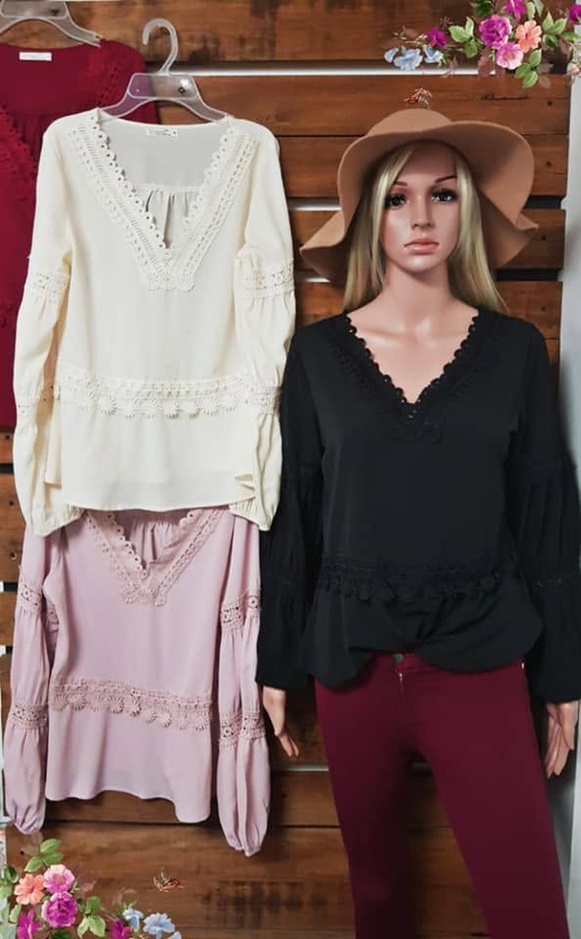 Blusa Escote V con Encaje