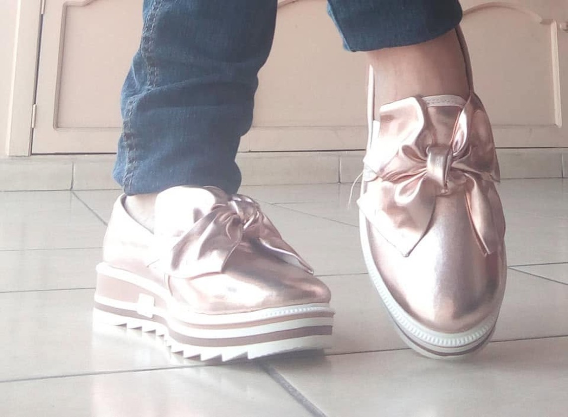 Tenis metálico con moño - oro rosa